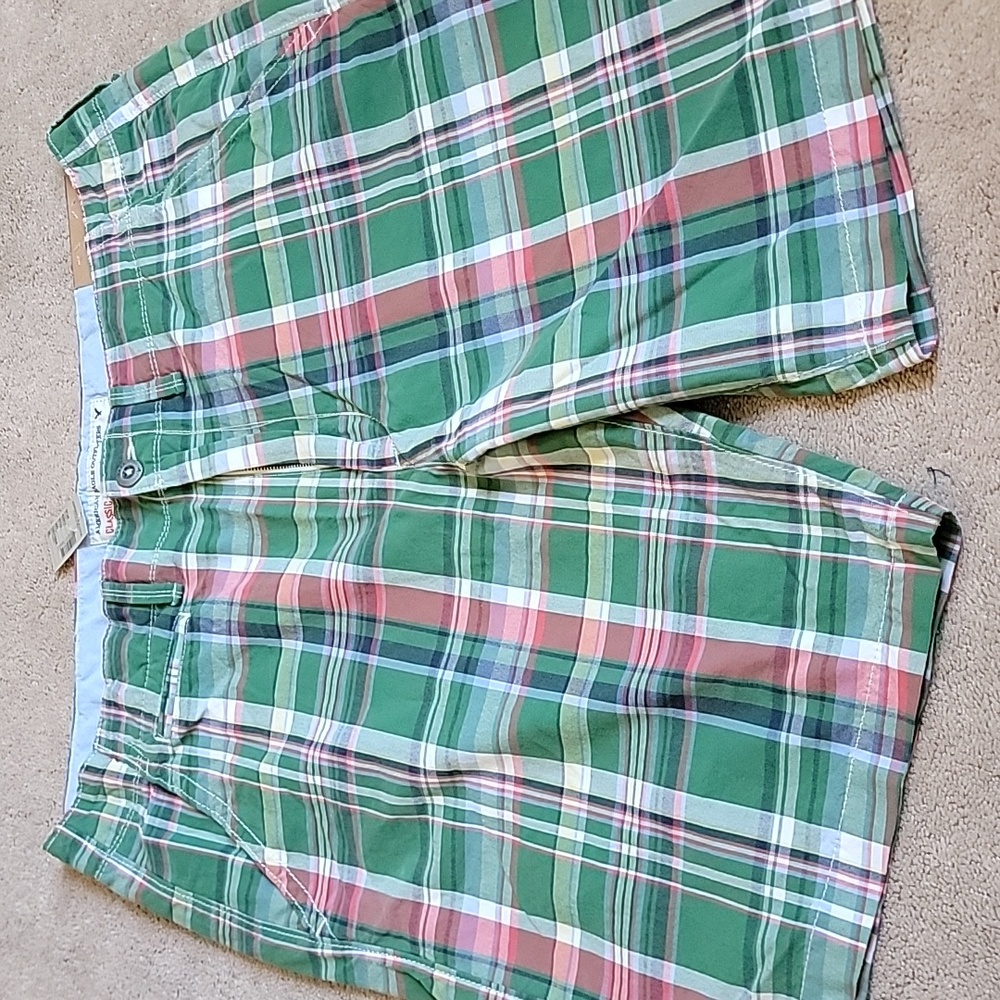 Men's 38 American Eagle Classic Length Shorts. NWT